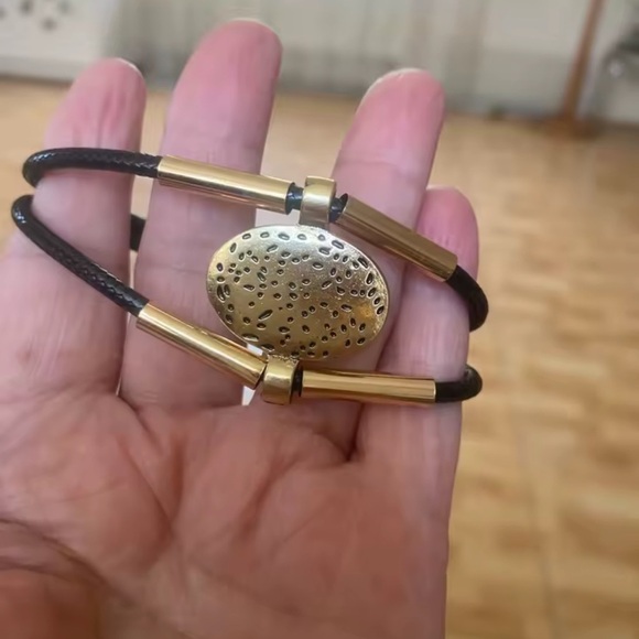 Vintage Gold Oval Metal Faux Leather Necklace Bracelet Set - Picture 5 of 10